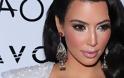 Το αποτυχημένο photoshop στην προκλητική φωτογράφιση της Kim Kardashian - Φωτογραφία 1