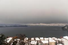 Η χιονισμένη Καστοριά βγαλμένη από χριστουγεννιάτικο παραμύθι!
