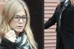 Jennifer Aniston: Μήπως αυτή τη φορά είναι ΟΝΤΩΣ έγκυος;