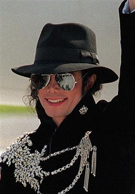 Μετά τις δεκάδες πλαστικές έφτασε να μοιάζει στον Michael Jackson! (ΦΩΤΟ) - Φωτογραφία 6