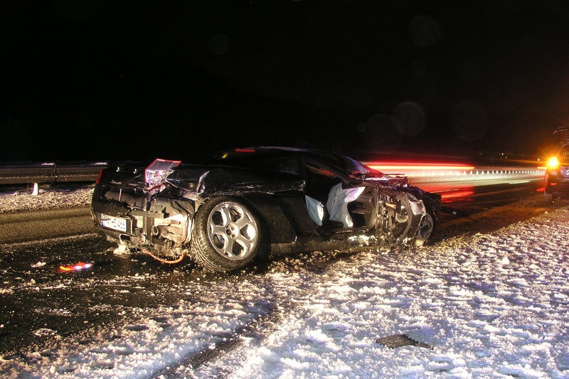 ΔΕΙΤΕ: Χιόνι και super car δεν πάνε μαζί! - Φωτογραφία 3