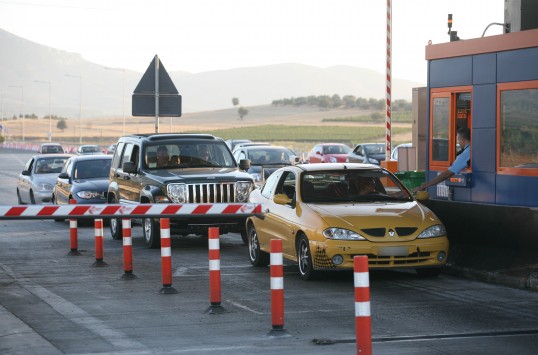 Αχαϊα: Πρόστιμο 14.000€ σε οδηγό που δεν πλήρωνε διόδια - Φωτογραφία 1
