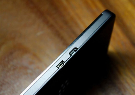ΔΕΙΤΕ: Το νέο Blackberry μοιάζει εκπληκτικά με το iPhone της Apple - Φωτογραφία 2