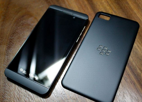 ΔΕΙΤΕ: Το νέο Blackberry μοιάζει εκπληκτικά με το iPhone της Apple - Φωτογραφία 4