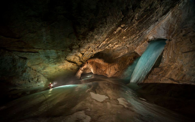 Στα άδυτα του σπηλαίου «Booming Ice Chasm» - Φωτογραφία 5