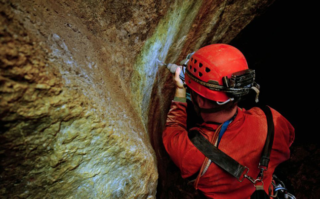 Στα άδυτα του σπηλαίου «Booming Ice Chasm» - Φωτογραφία 8