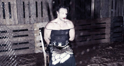 Ο Στράτος Τζώρτζογλου με κραγιόν και φόρεμα! - Δείτε φωτο - Φωτογραφία 2