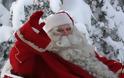Ο Άγιος Βασίλης πέρνάει με το έλκηθρό του από την Ελλάδα
