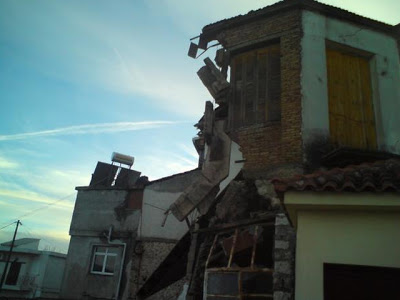 Αιτωλ/νία: Σπίτι κατέρρευσε σαν... χάρτινος πύργος - Δείτε φωτο - Φωτογραφία 3