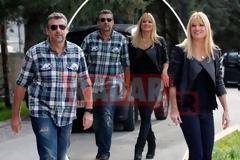 Με στυλ κατά την έξοδό τους από το στούντιο του Mega