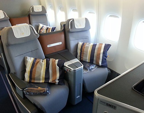 Η Lufthansa αποκαλύπτει την business class του νέου Boeing 747-8! Έχει σχεδόν κανονικά κρεβάτια... - Φωτογραφία 2