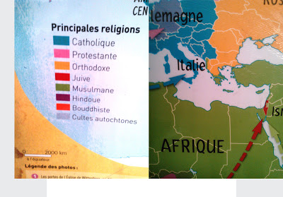 Αναγνώστης αναφέρει Θρησκευτικοί Χάρτες που κοσμούν τα σχολεία στο Καναδά - Φωτογραφία 2