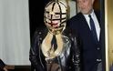 Lady Gaga: Έβαλε το κλουβί στο κεφάλι και βγήκε… - Φωτογραφία 2