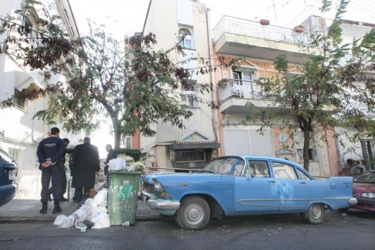 Νοίκαζε δωμάτια σε αλλοδαπούς ο συνταξιούχος καθηγητής που βρέθηκε νεκρός στα σκουπίδια - Η Αστυνομία αναζητά έναν Μαροκινό - Φωτογραφία 1