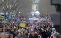 Ογκώδης διαδήλωση στο Παρίσι υπέρ των γάμων ομόφυλων ζευγαριών