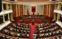 Αμφίβολη η έγκριση του «τσάμικου ψηφίσματος» από την αλβανική βουλή