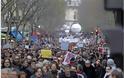 Στο Παρίσι διαδηλώνουν υπέρ των γκέϊ γάμων