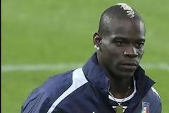 Δείτε το αυτοκίνητο του Mario Balotelli που κάνει τους περαστικούς να χαζεύουν!