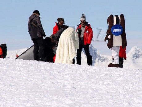 Η Kate Upton ποζάρει με μπικίνι στην Ανταρκτική (και οι πάγοι λιώνουν) - Φωτογραφία 10