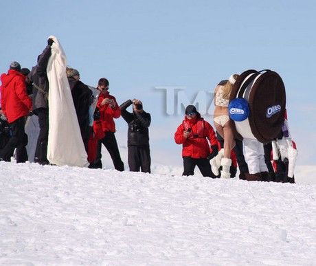 Η Kate Upton ποζάρει με μπικίνι στην Ανταρκτική (και οι πάγοι λιώνουν) - Φωτογραφία 6