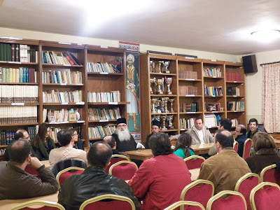 Ο π. Νεκτάριος Αντωνόπουλος, στη Νεανική Σύναξη του Ι.Ν. Κοιμήσεως Θεοτόκου Βούλας - Φωτογραφία 2