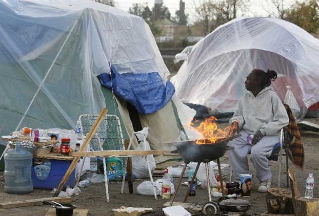 ΗΠΑ: Κατά 7% αυξήθηκαν οι άστεγοι το 2012 - Φωτογραφία 1