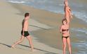 Οι ερωτικές περιπτύξεις της Κέιτ Μος με τον άνδρα της σε παραλία γυμνιστών - Φωτογραφία 5