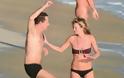 Οι ερωτικές περιπτύξεις της Κέιτ Μος με τον άνδρα της σε παραλία γυμνιστών - Φωτογραφία 6