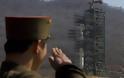 Β. Κορέα: Την κατασκευή ακόμη μεγαλύτερων πυραύλων διέταξε ο Κιμ Τζονγκ Ουν
