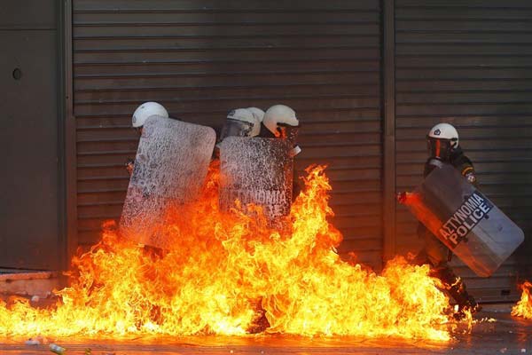 Εικόνες μιας Ελλάδας σε κρίση στο φακό του Reuters… - Φωτογραφία 1