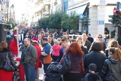 Πάτρα: Οι Πατρινοί ζέσταναν σήμερα το κλίμα - Κοσμοσυρροή στο κέντρο - Δείτε φωτο