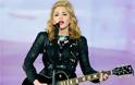 Madonna: 'Δεν τραγουδάω, αν δεν σταματήσετε να καπνίζετε!'