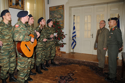 Χριστουγεννιάτικα κάλαντα στον Δήμαρχο Πατρέων - Φωτογραφία 7