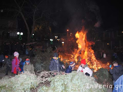 Άναψαν και φέτος τα κέδρα στην Φυτειά - Φωτογραφία 4