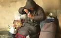 Τα Χριστούγεννα των αστέγων: Πείνα, μοναξιά και κρύο - Φωτογραφία 1