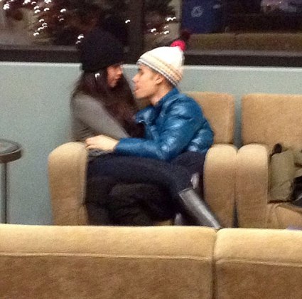 Justin Bieber-Selena Gomez: Καυτά φιλιά στο αεροδρόμιο! - Φωτογραφία 6