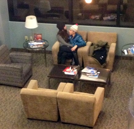 Justin Bieber-Selena Gomez: Καυτά φιλιά στο αεροδρόμιο! - Φωτογραφία 8