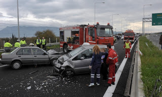 Αχαία: Τροχαίο ατύχημα με τρεις τραυματίες στην Πατρών - Κορίνθου - Κλειστό το ένα ρεύμα κυκλοφορίας - Φωτογραφία 1