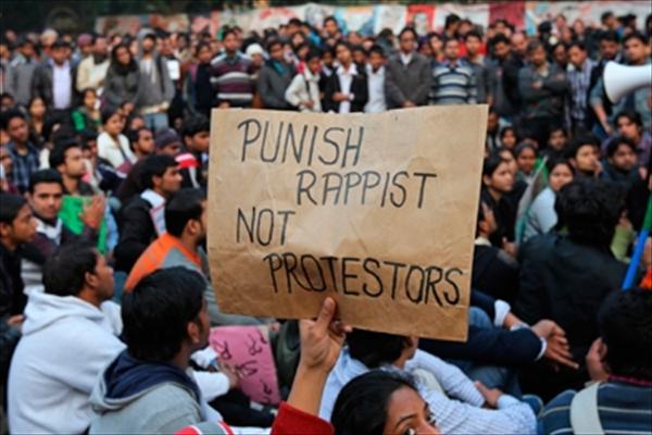 Νέος ομαδικός βιασμός γυναίκας στην Ινδία - Φωτογραφία 1