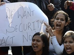 Ινδία: Ειδική έρευνα για τον ομαδικό βιασμό της 23χρονης - Φωτογραφία 1
