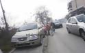 Παρκάρουν πάνω στο πεζοδρόμιο τα αυτοκίνητα για να πάνε στον Μύλο των Ξωτικών στα Τρίκαλα - Φωτογραφία 9