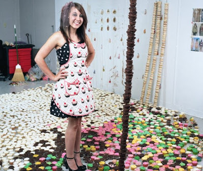 Έψησε 13.000 cupcakes για να κάνει… τέχνη - Φωτογραφία 4