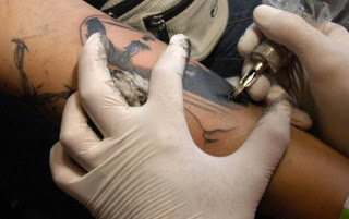 Χαμός στο Facebook: Δείτε τι τατουάζ έκανε ένας Έλληνας! - Φωτογραφία 1