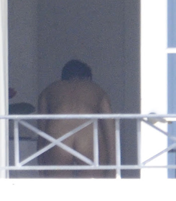 Παπαράτσι «έπιασε» την Rihanna γυμνή στο δωμάτιό της! - Φωτογραφία 5