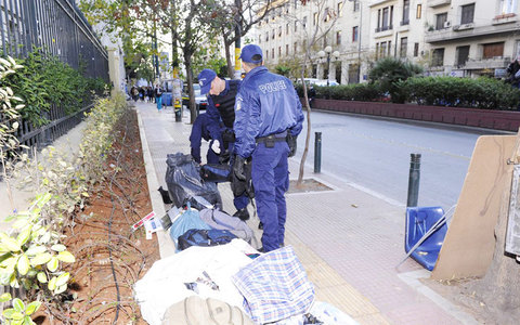 Αλληλεγγύη στο παρεμπόριο και τη φοροδιαφυγή των λαθρομεταναστών.. Αποθήκη προϊόντων-μαϊμού η ΑΣΟΕΕ - Φωτογραφία 7