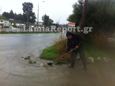 Άνοιξαν οι ουρανοί στη Λαμία - Ποτάμια στους δρόμους - Φωτογραφία 4