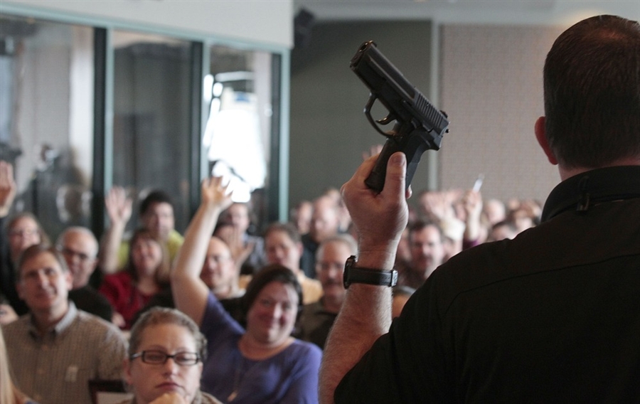 LAPD .Οι εκπαιδευτικοι μαθαίνουν να χρησιμοποιούν όπλα στο σχολείο ΕΙΚΟΝΕΣ - Φωτογραφία 1