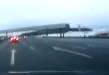 VIDEO - ΣΟΚ: Η στιγμή της πτώσης του ρωσικού αεροπλάνου - Φωτογραφία 1