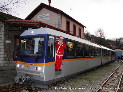 Καλάβρυτα: Μετά μουσικής η υποδοχή του Αϊ Βασίλη στο σταθμό του Οδοντωτού! - Φωτογραφία 4