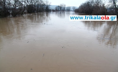 Θάλασσα ο κάμπος από τη σημερινή πλημμύρα του Πηνειού σε Τρίκαλα – Καρδίτσα - Φωτογραφία 4